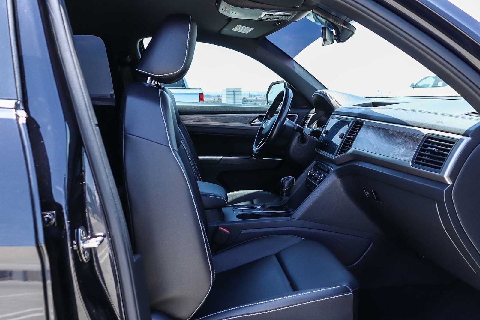Certified 2020 Volkswagen Atlas Cross Sport SE FWD image 16