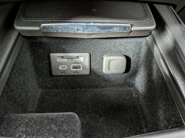 Certified 2022 Cadillac XT4 Premium Luxury w/ Enhanced Visibility Package image 11