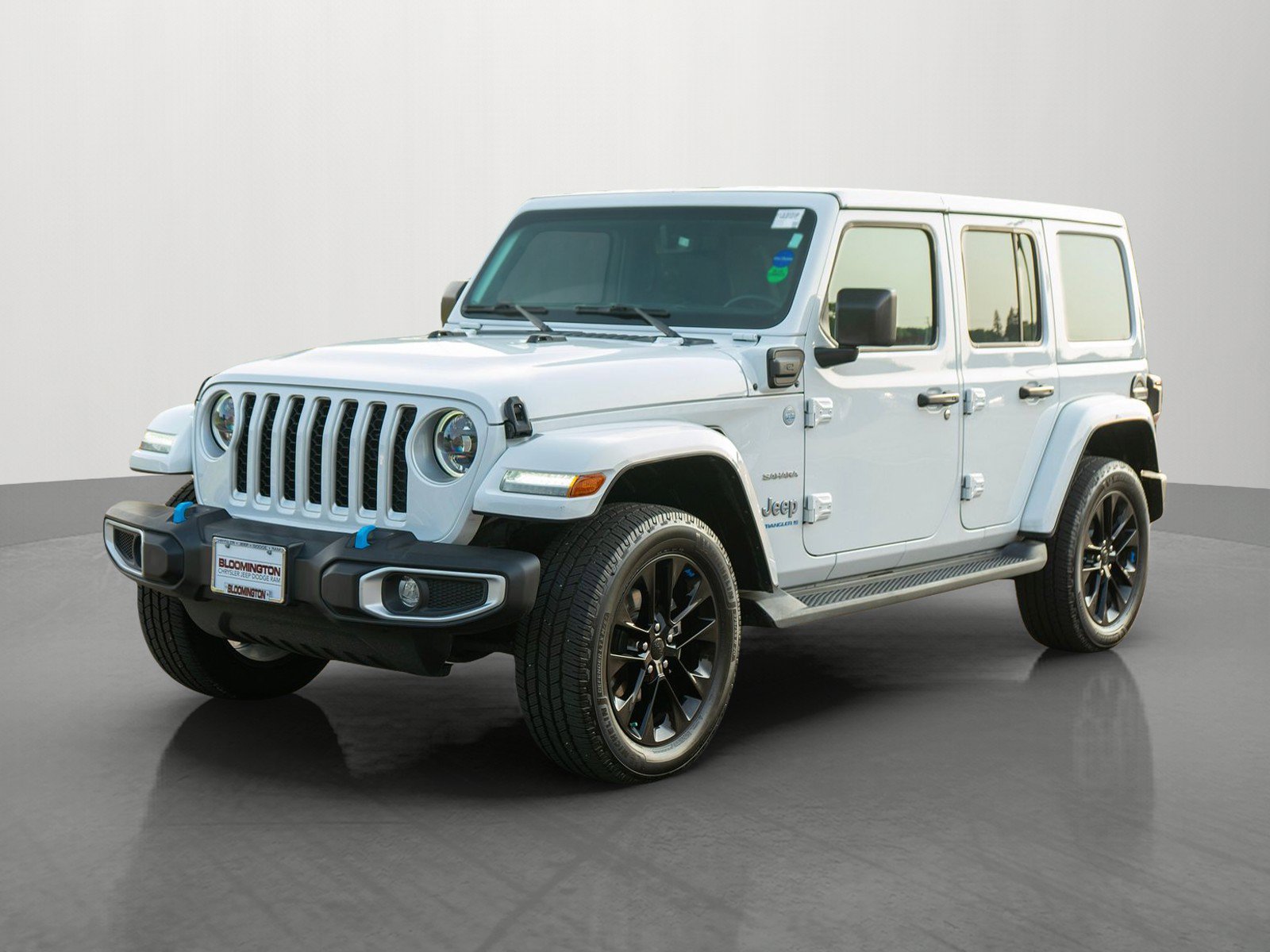 Used 2023 Jeep Wrangler Unlimited Sahara w/ Cold Weather Group AWD/4WD image 3