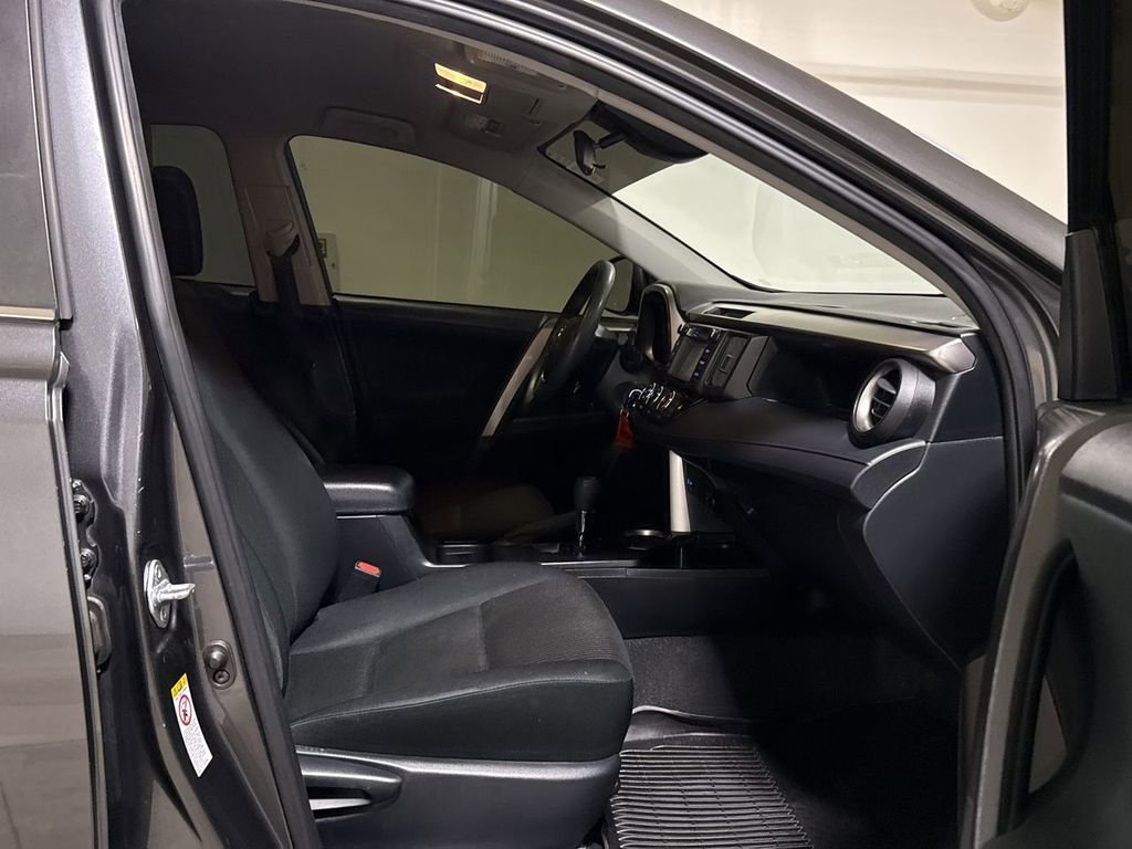 Used 2018 Toyota RAV4 LE w/ All Weather Liner Package FWD image 21