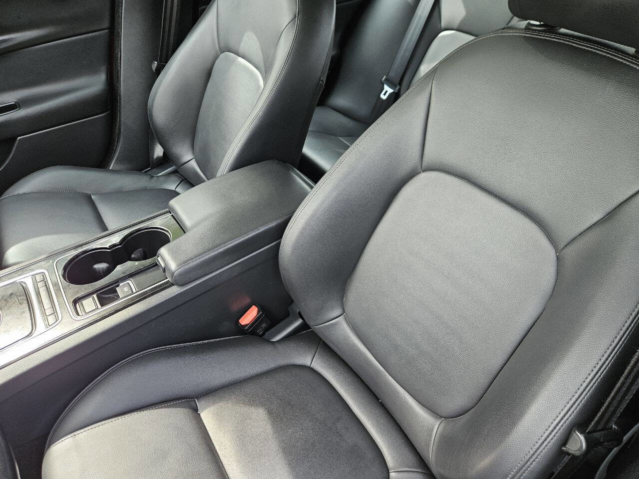 Used 2017 Jaguar XE Premium image 12