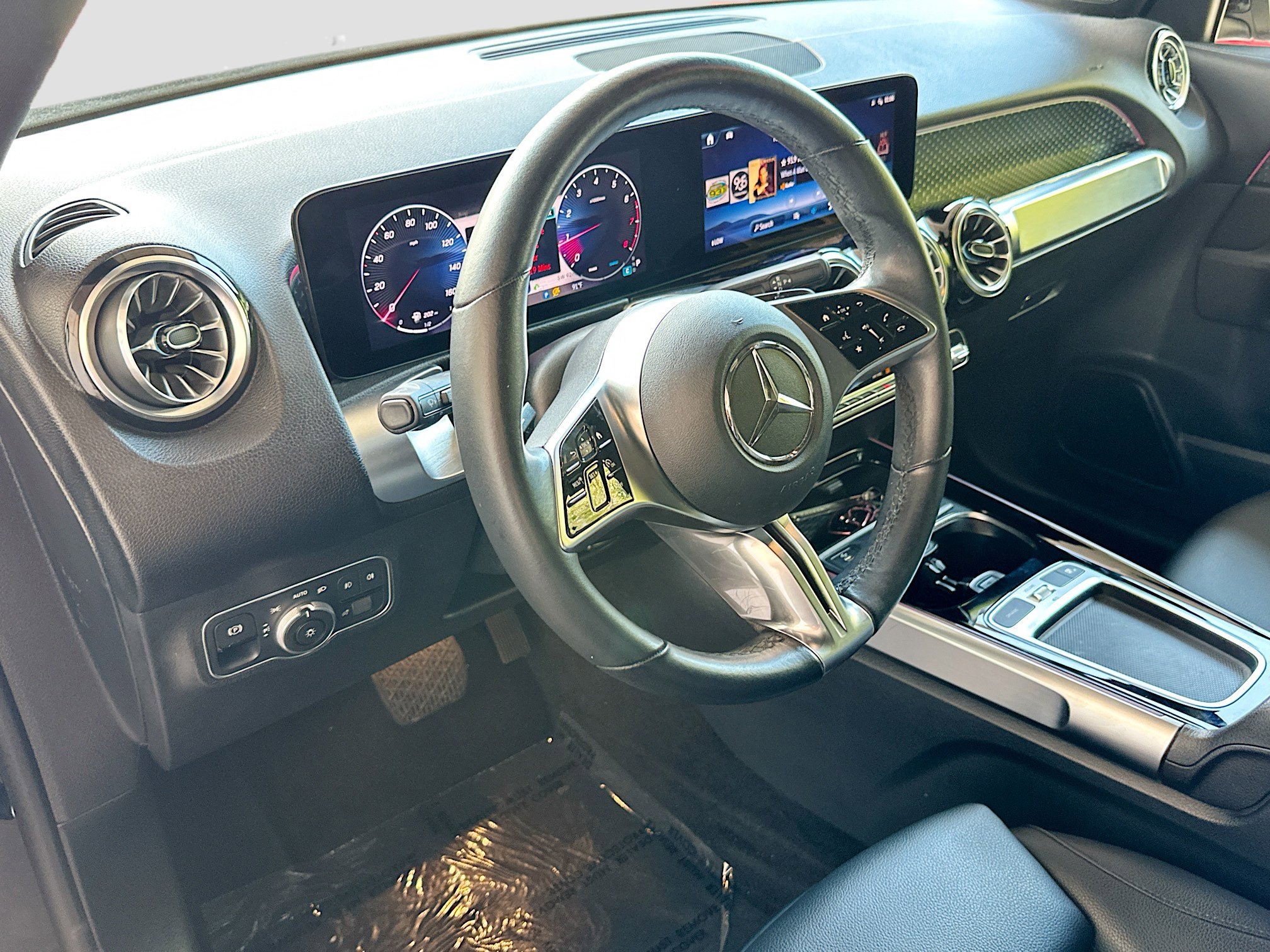 Used 2024 Mercedes-Benz GLB 250 image 9