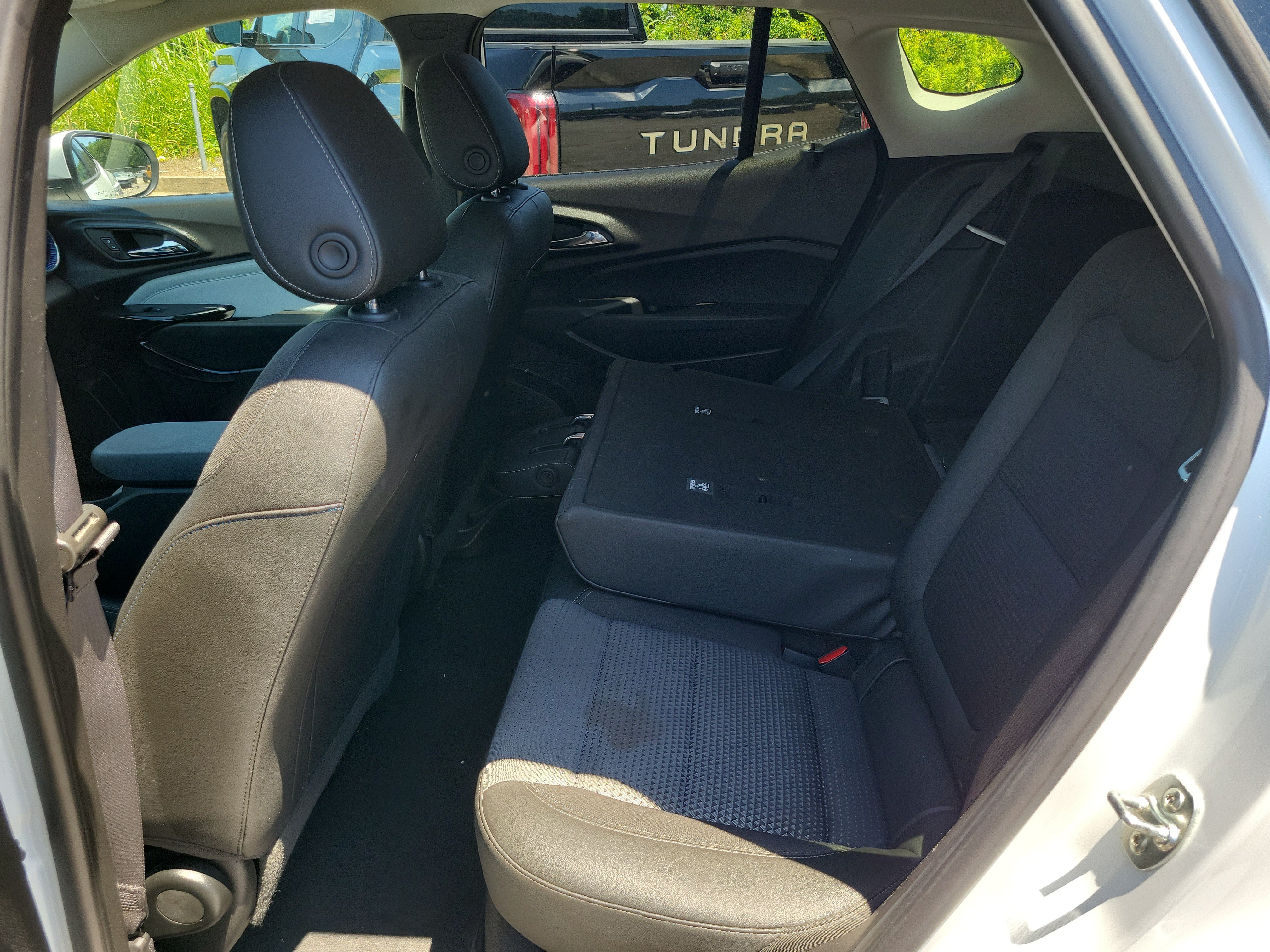 Used 2025 Chevrolet Trax LT FWD image 10