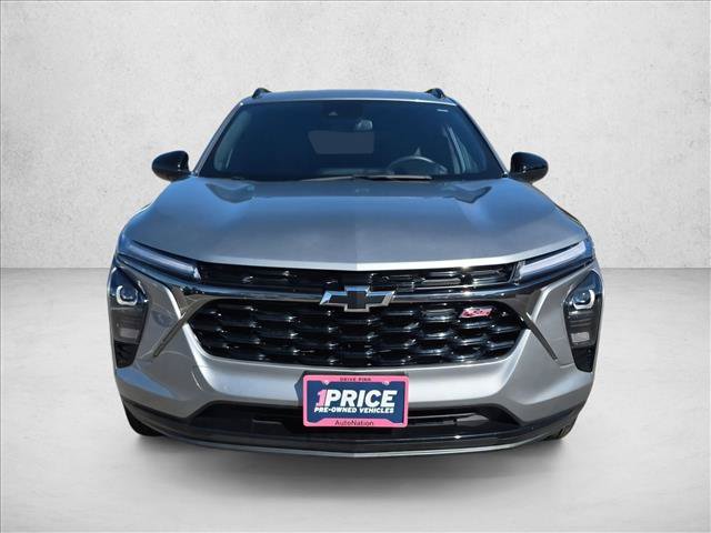 Used 2025 Chevrolet Trax RS w/ Sunroof Package FWD image 2