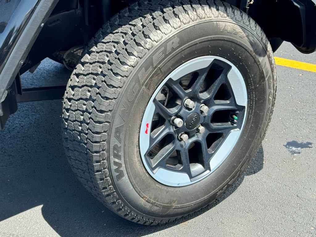 Used 2023 Jeep Wrangler Rubicon AWD/4WD image 9