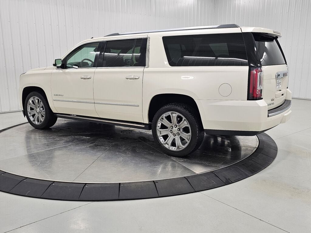 Used 2015 GMC Yukon XL Denali w/ Touring Package RWD image 3
