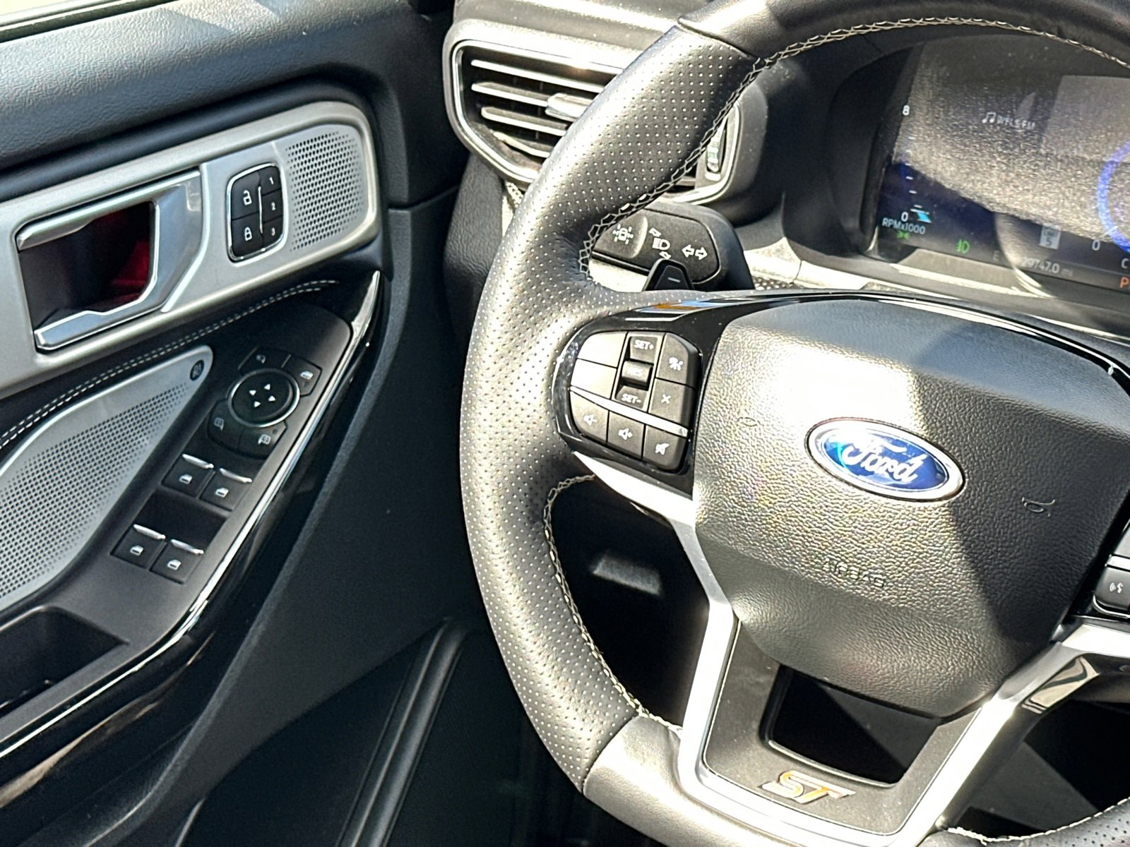 Used 2023 Ford Explorer ST w/ Equipment Group 401A image 23