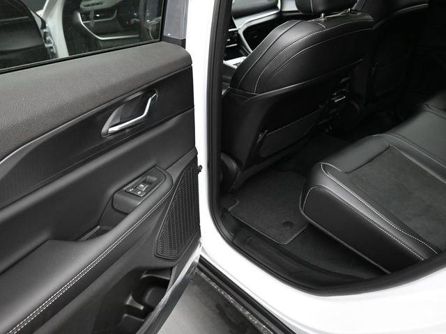 New 2025 Jeep Grand Cherokee Laredo image 15