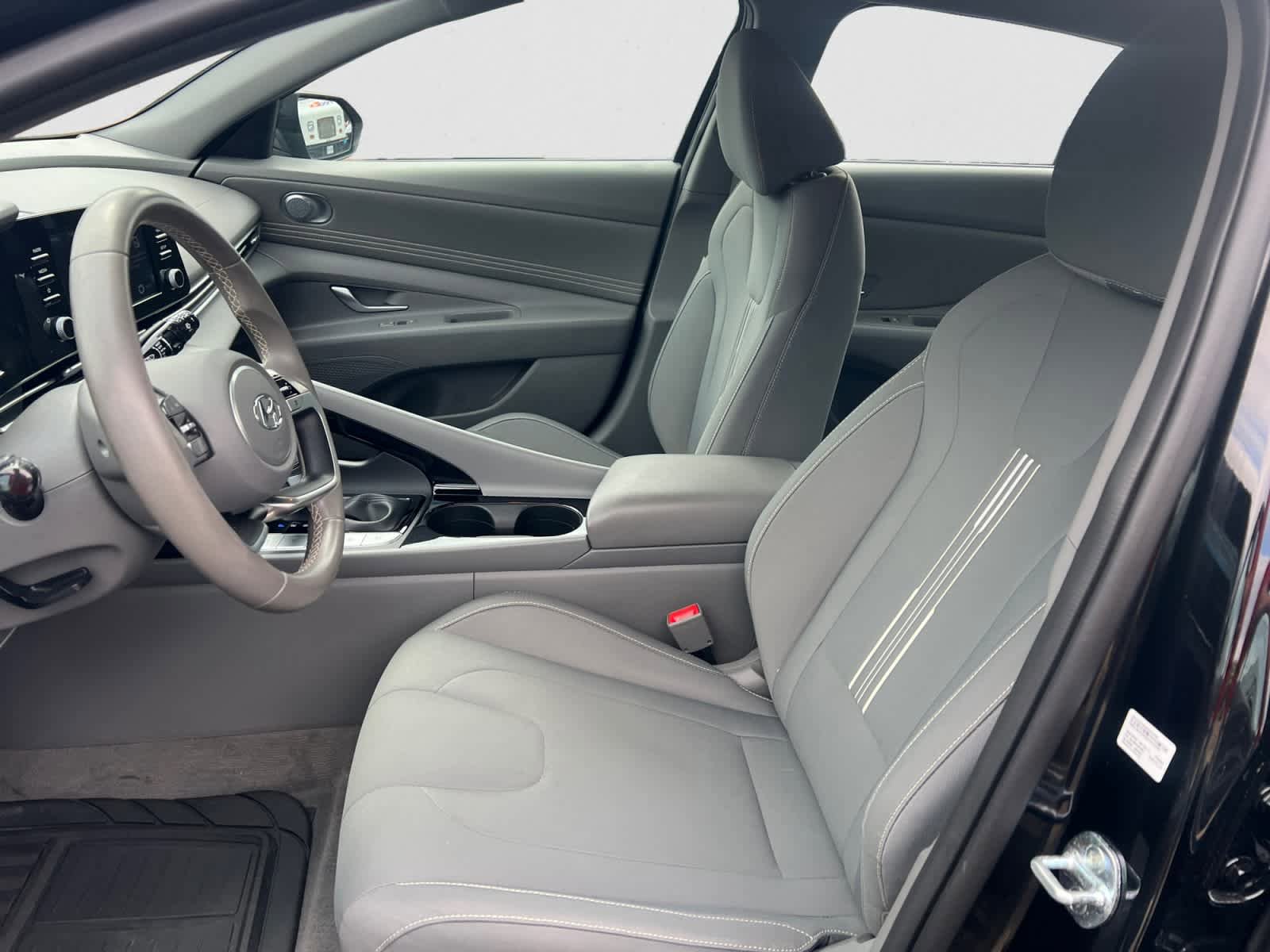 Used 2022 Hyundai Elantra SEL w/ Convenience Package FWD image 16