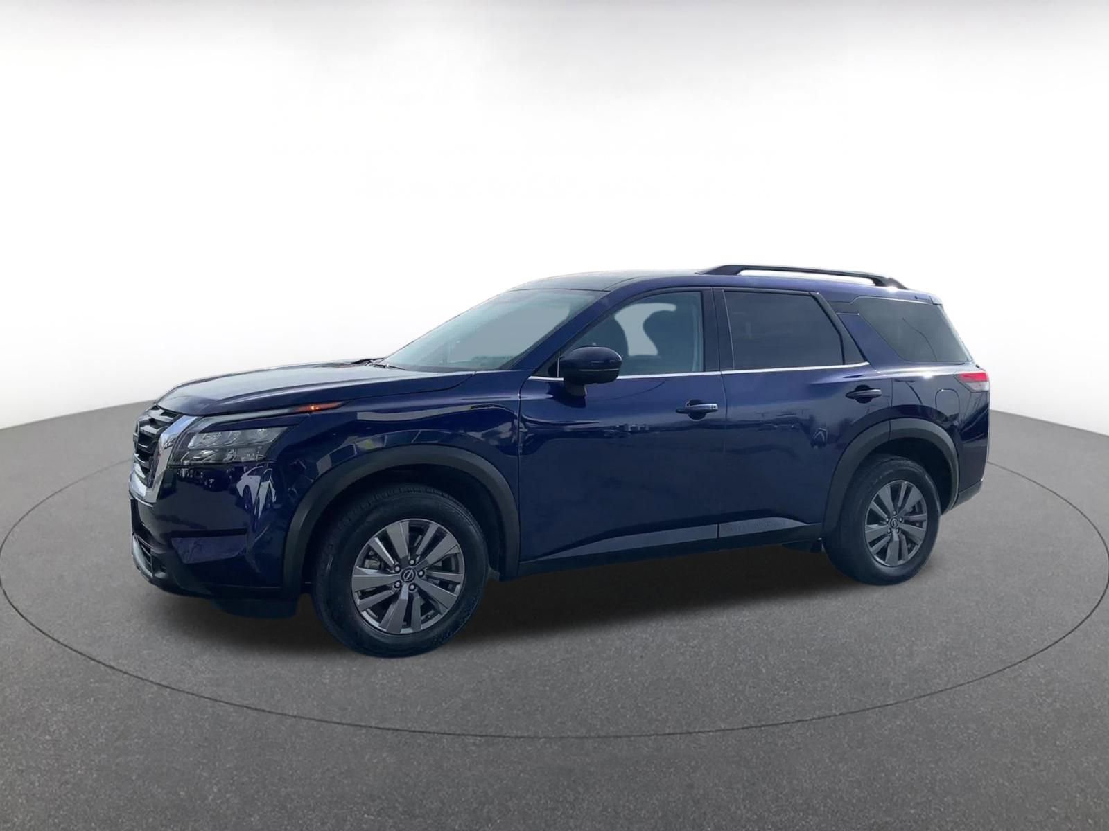 Used 2025 Nissan Pathfinder SV image 8