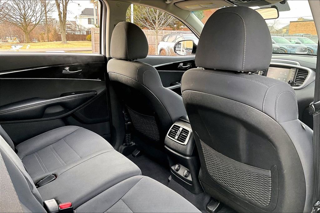 Used 2019 Kia Sorento LX image 28