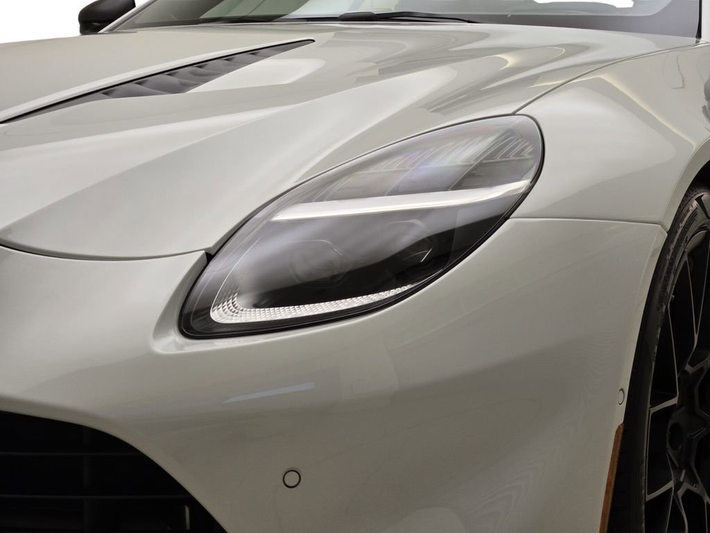 New 2025 Aston Martin Vanquish RWD image 5