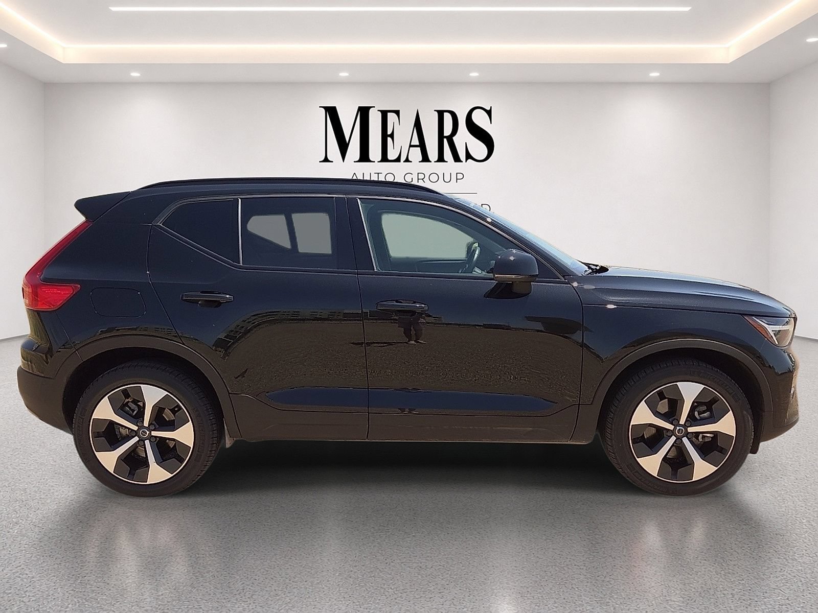 Certified 2026 Volvo XC40 B5 Plus AWD/4WD image 6