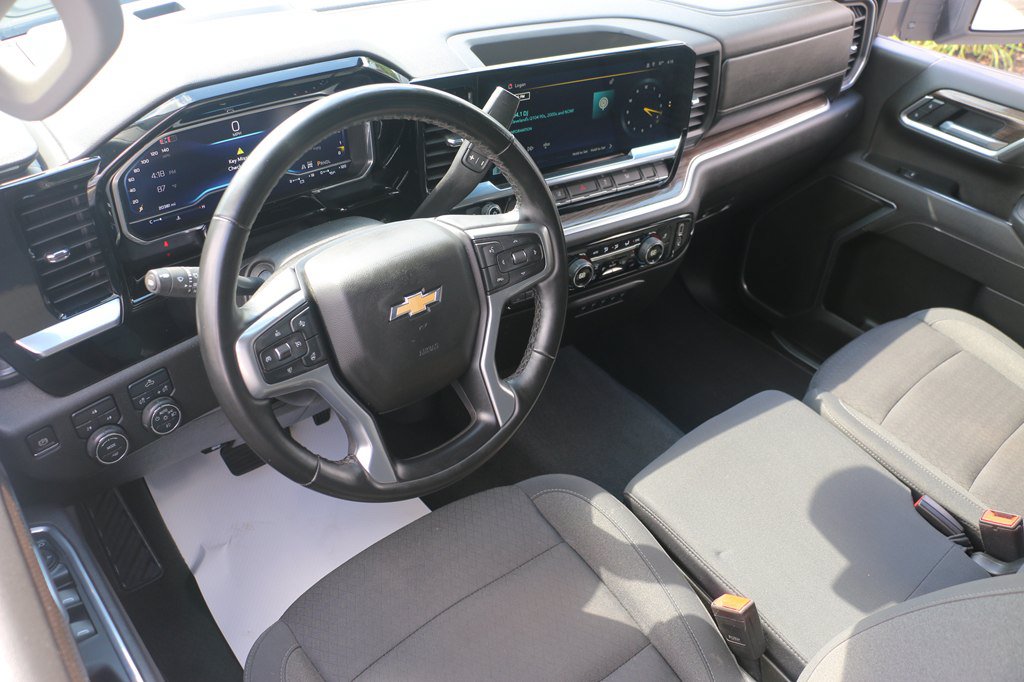 Used 2025 Chevrolet Silverado 2500 LT w/ Convenience Package AWD/4WD image 9