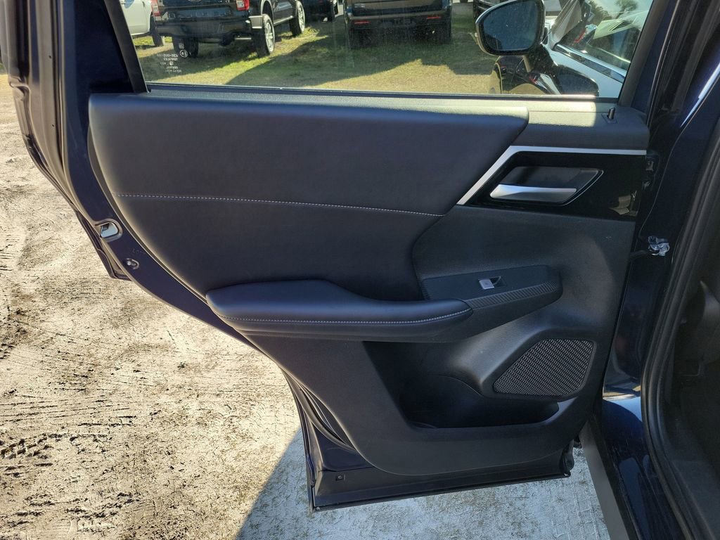 Used 2024 Mitsubishi Outlander SE image 32