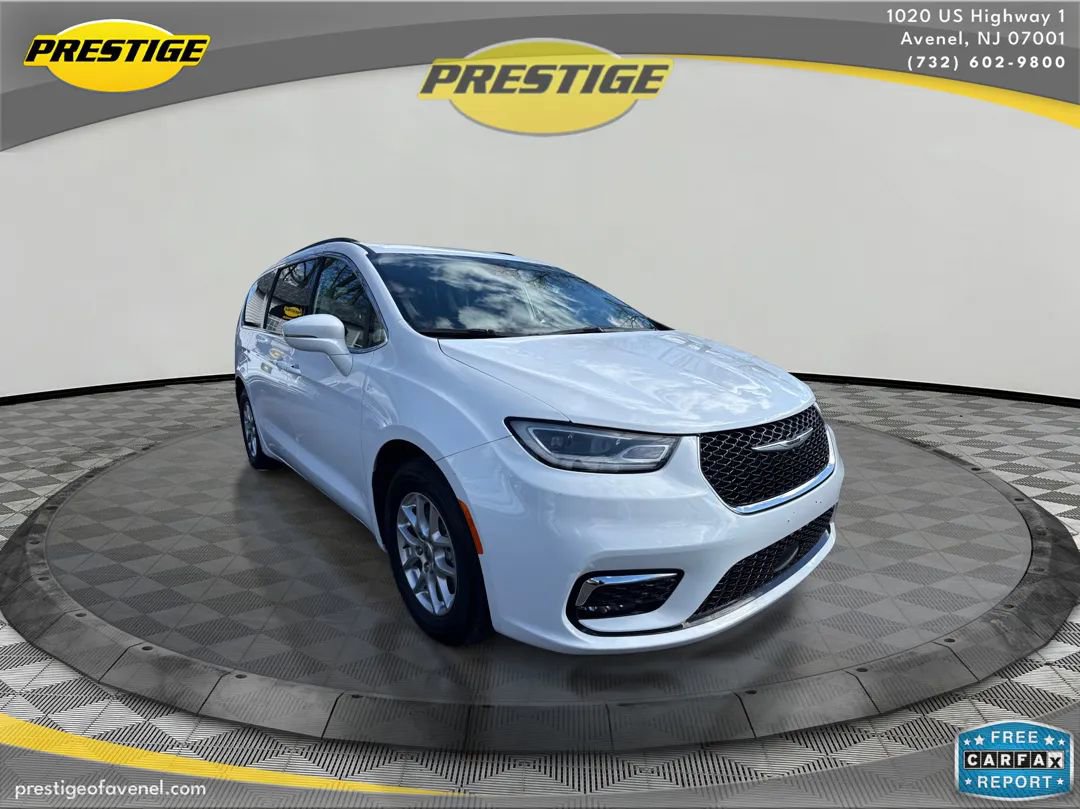 Used 2022 Chrysler Pacifica Touring-L image 3