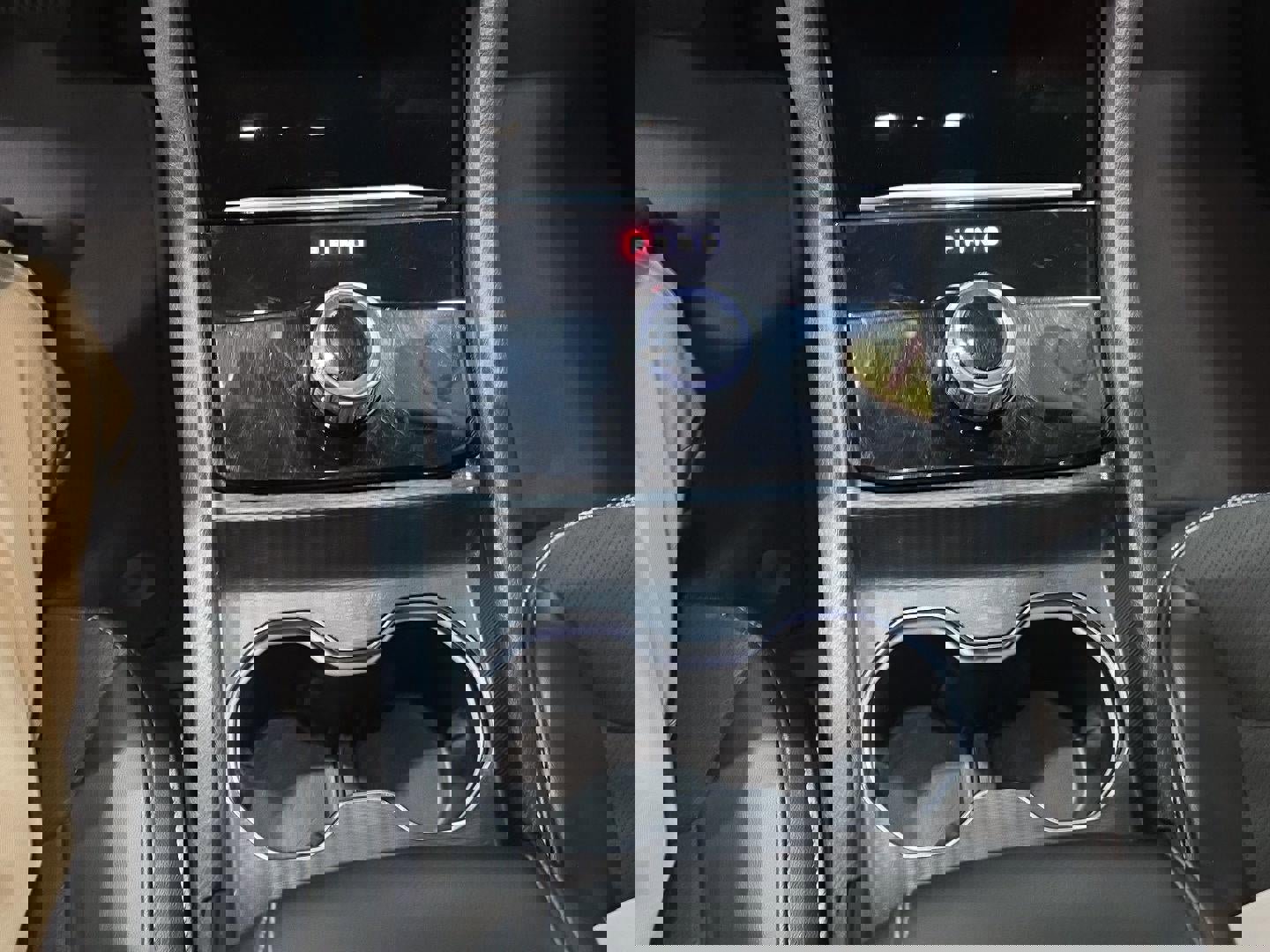 Used 2024 Jeep Grand Cherokee Altitude image 17