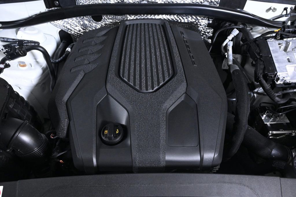 Certified 2025 Porsche Macan image 27
