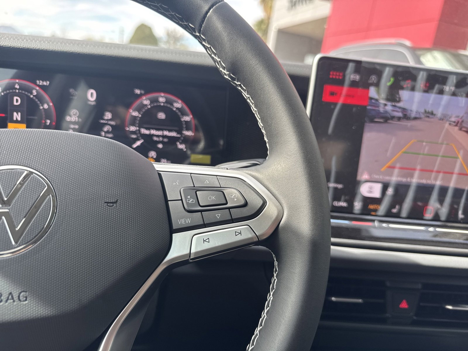 New 2026 Volkswagen Tiguan SE image 39