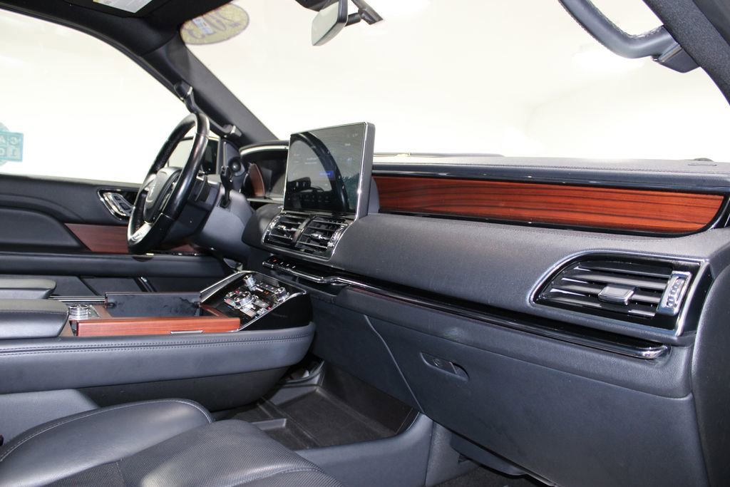 Used 2023 Lincoln Navigator Reserve AWD/4WD image 32
