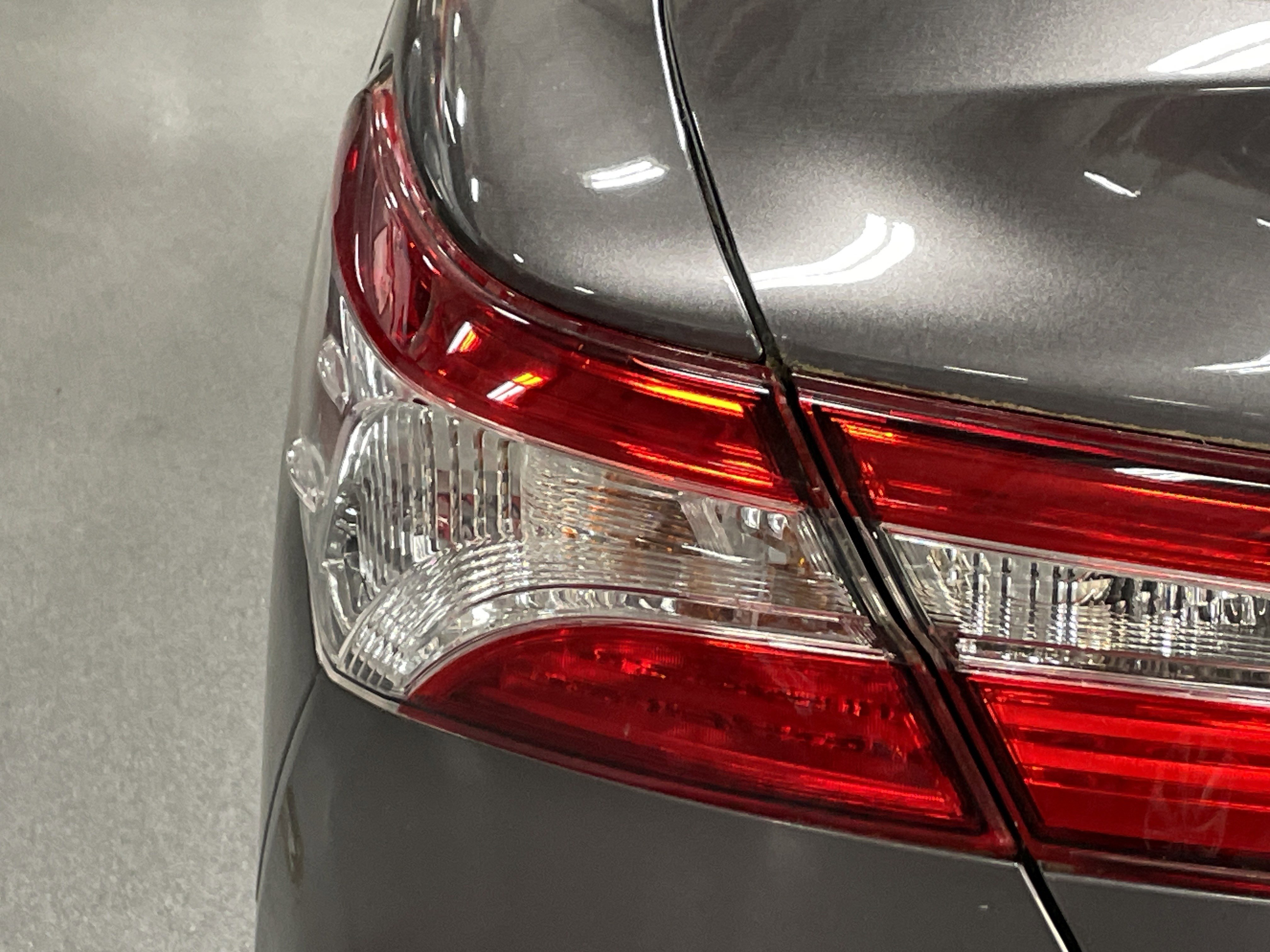 Used 2019 Toyota Camry LE w/ Convenience Package FWD image 9