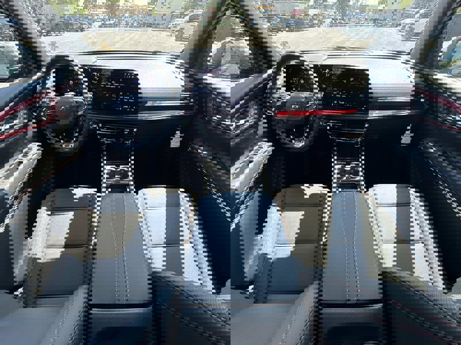 New 2026 Chevrolet Traverse Z71 w/ Driver Confidence Package image 2