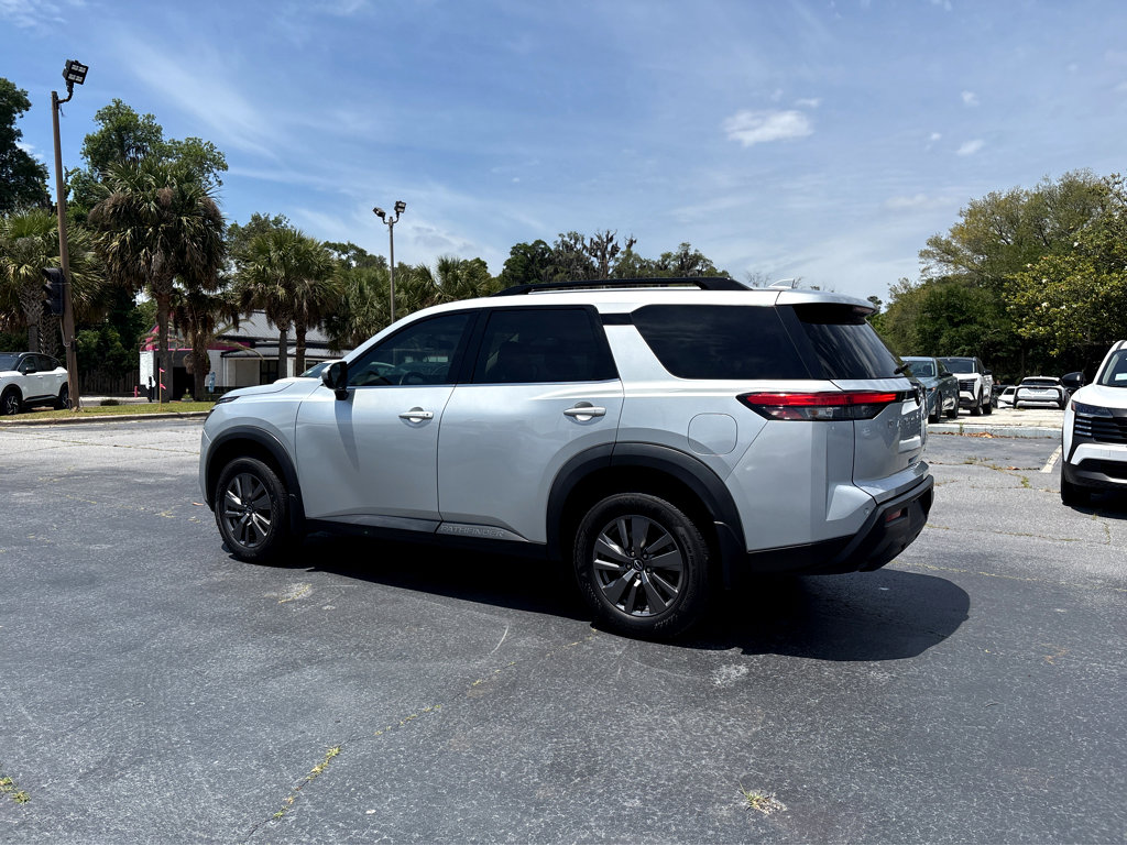 Used 2024 Nissan Pathfinder SV FWD image 29