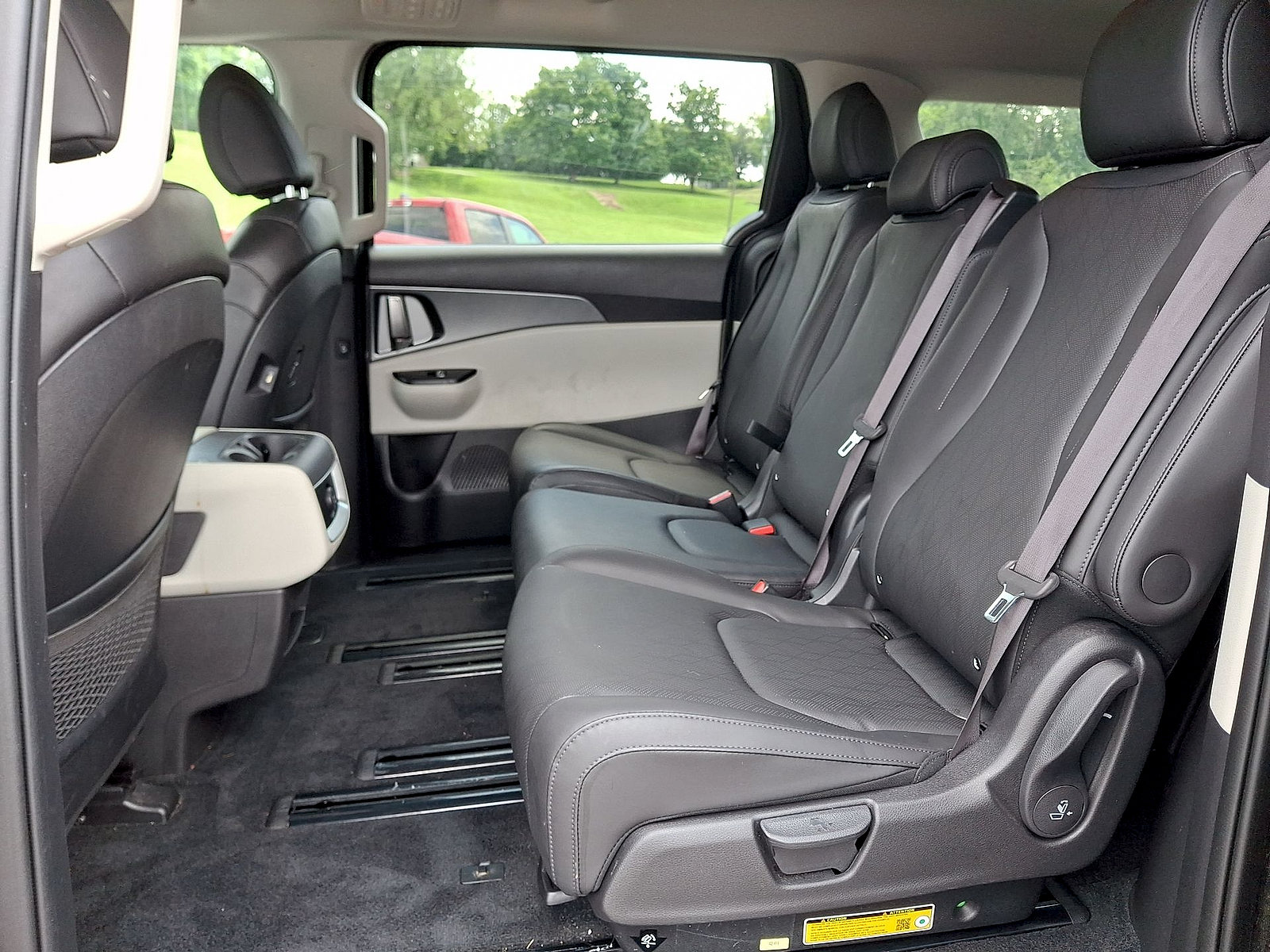 Used 2024 Kia Carnival LX FWD image 20