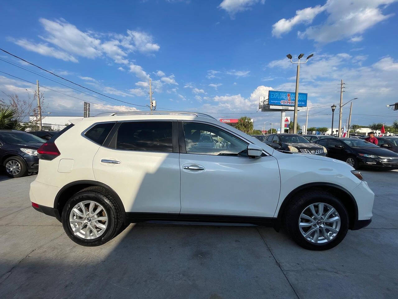Used 2018 Nissan Rogue SV w/ Premium Package FWD image 5