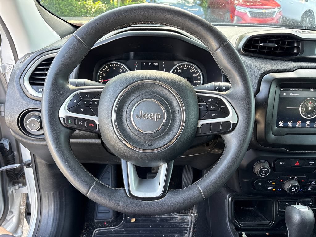 Used 2018 Jeep Renegade Latitude FWD image 17
