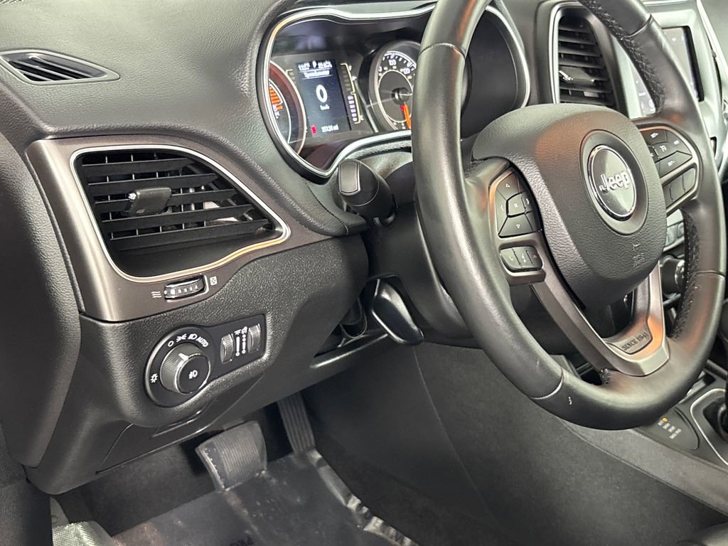 Used 2020 Jeep Cherokee Latitude Plus image 11