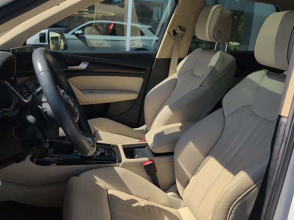 Used 2023 Audi Q5 e Premium w/ Convenience Package image 12