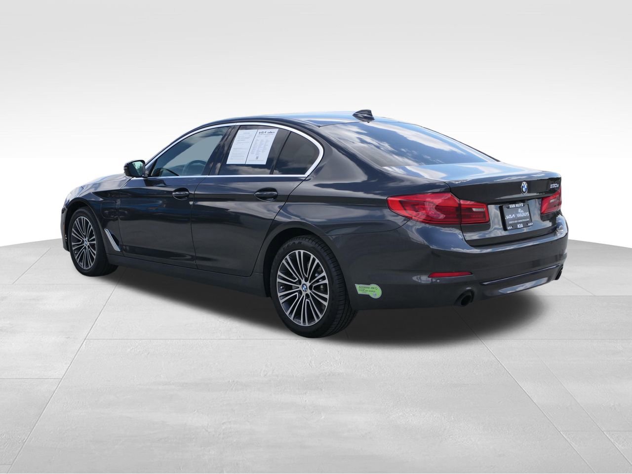 Used 2020 BMW 530e w/ Convenience Package image 6