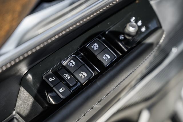 Used 2023 Jeep Grand Wagoneer 4WD w/ Flexible Seating Group image 47