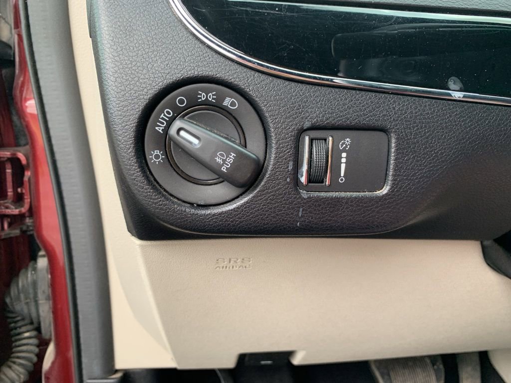 Used 2018 Dodge Grand Caravan SXT image 16