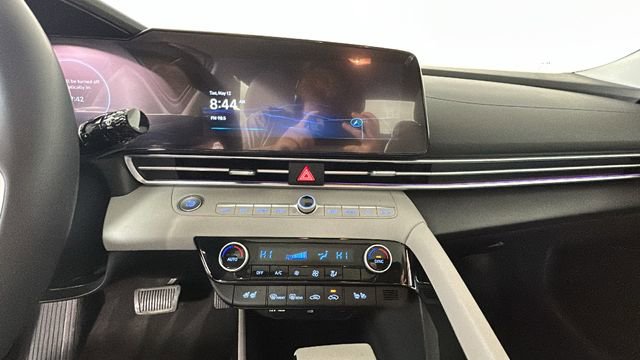 Certified 2025 Hyundai Elantra Limited FWD image 24
