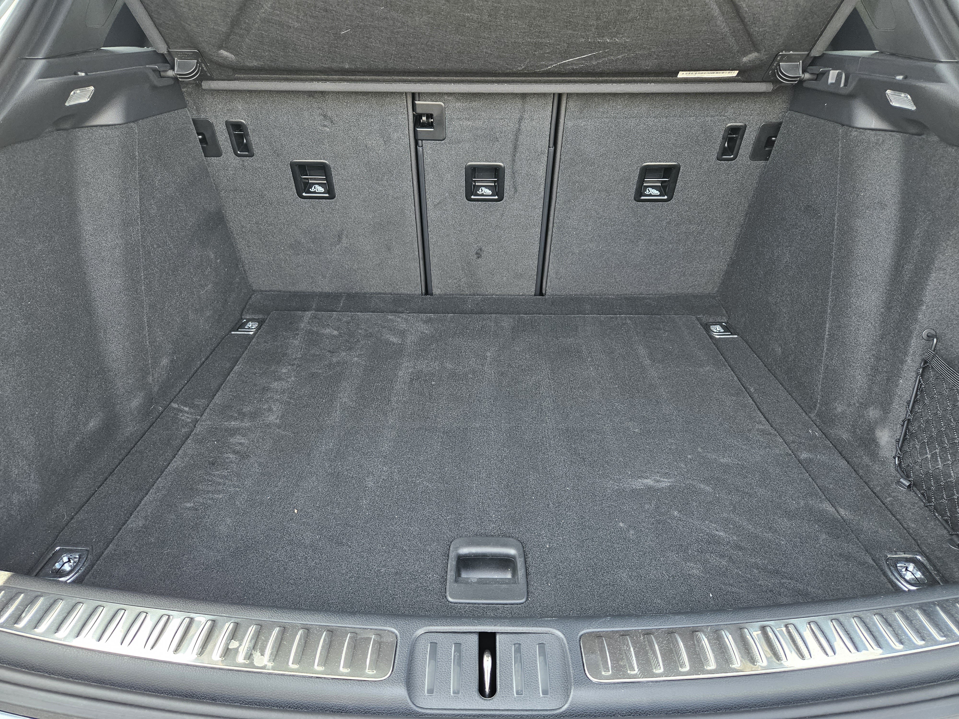 Certified 2025 Porsche Macan AWD/4WD image 31