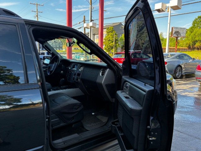 Used 2015 Ford Expedition XLT AWD/4WD image 16