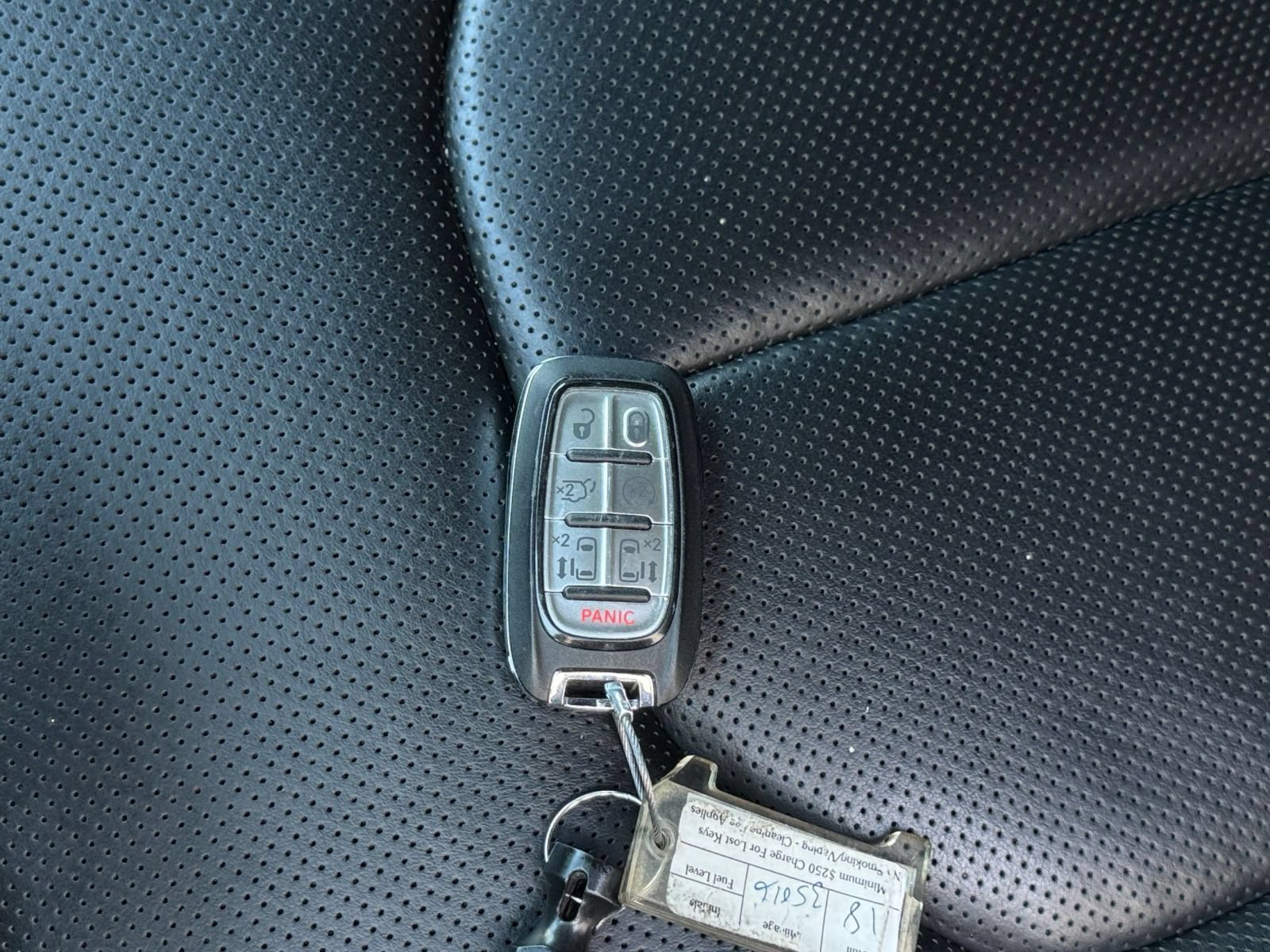 Used 2025 Chrysler Pacifica Limited FWD image 18