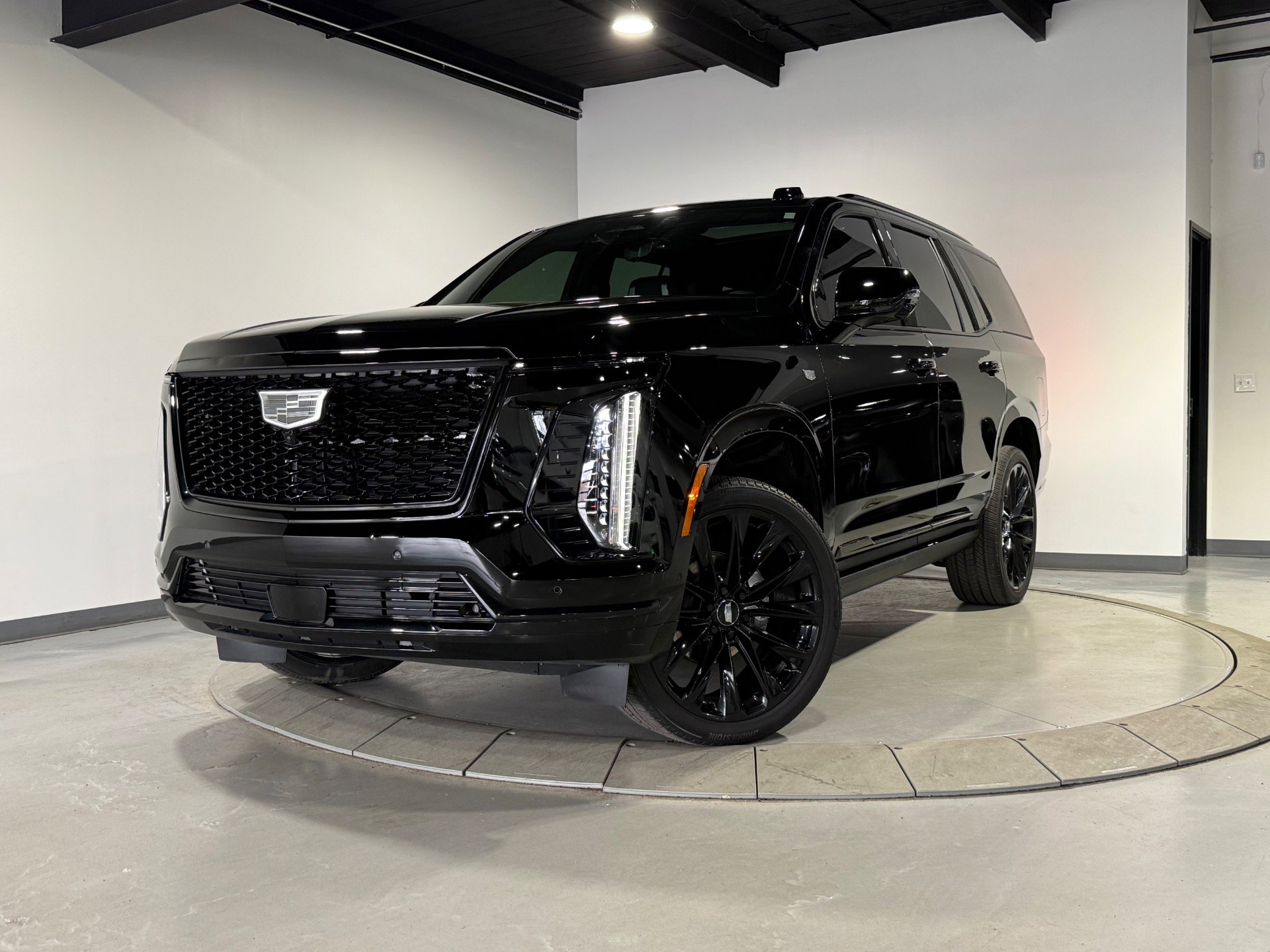Used 2025 Cadillac Escalade Sport Platinum w/ LPO, ONYX Package image 3