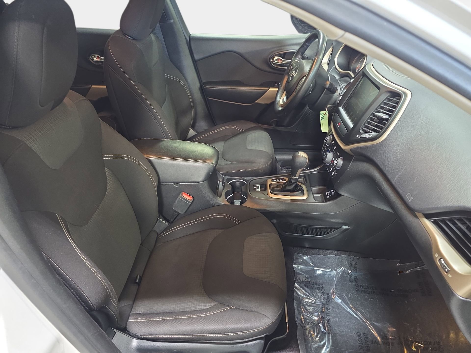 Used 2017 Jeep Cherokee Latitude w/ Cold Weather Group image 10