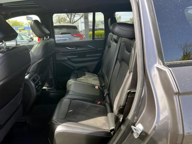 Used 2023 Jeep Grand Cherokee Altitude image 13