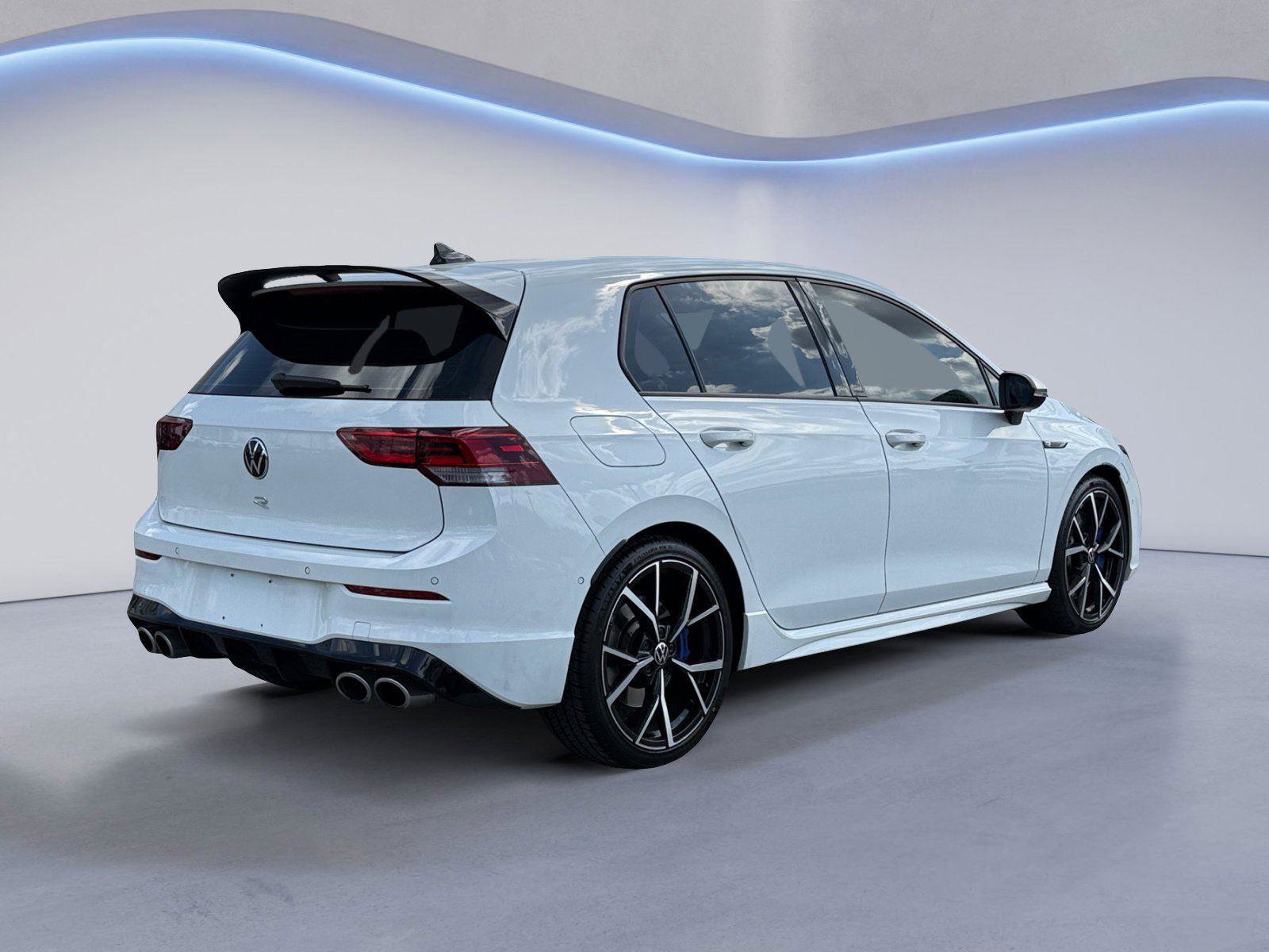 Used 2022 Volkswagen Golf R image 3