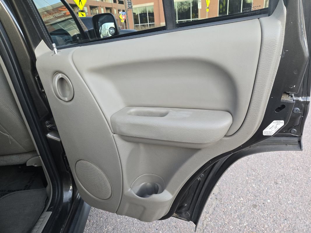 Used 2005 Jeep Liberty Renegade image 21