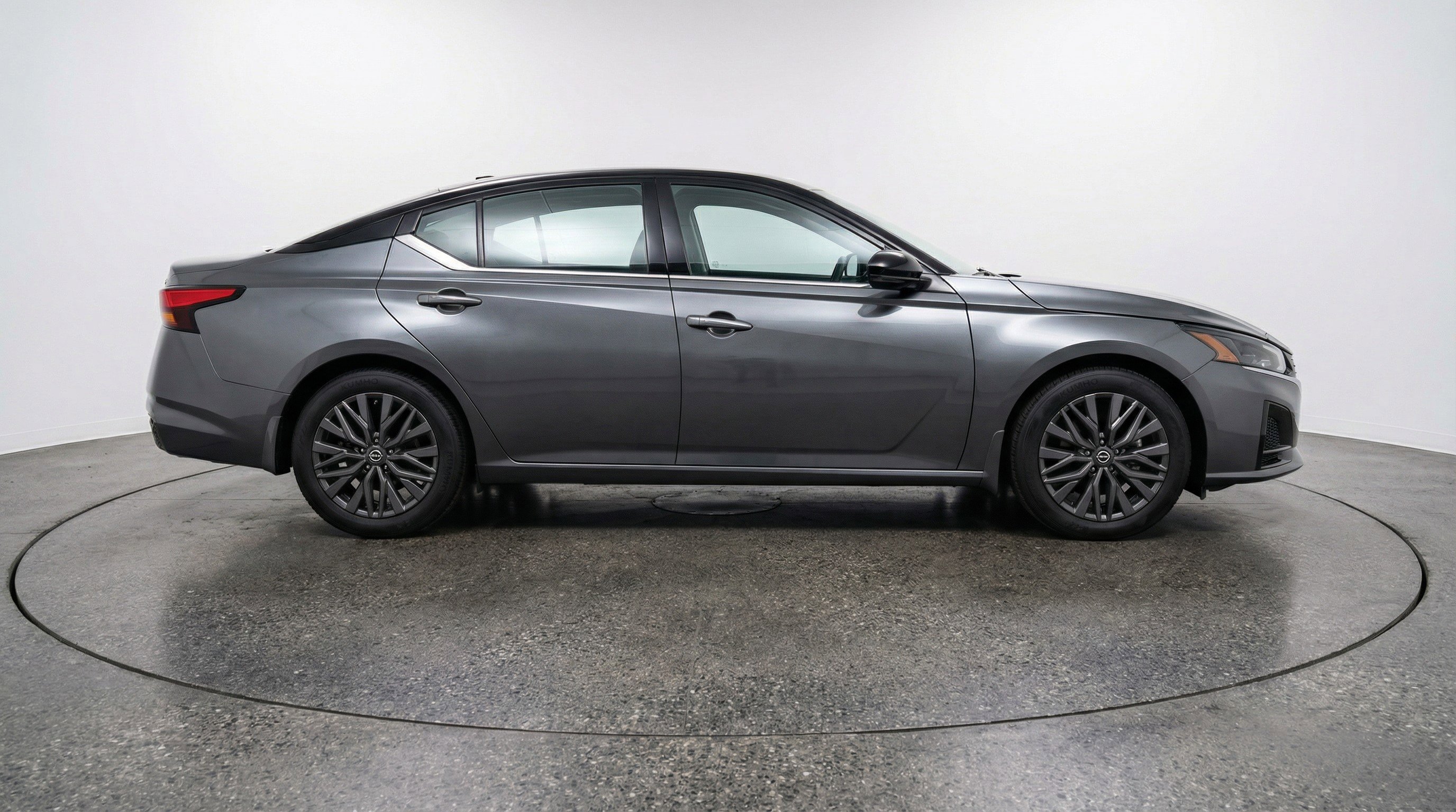 Used 2025 Nissan Altima 2.5 SV image 11