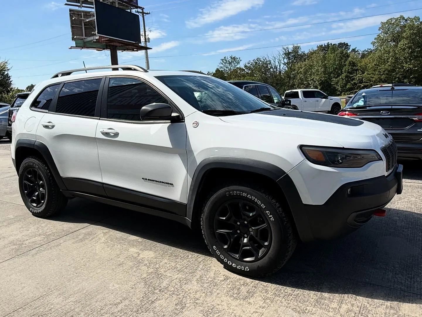 Used 2019 Jeep Cherokee Trailhawk w/ Comfort/Convenience Group image 3