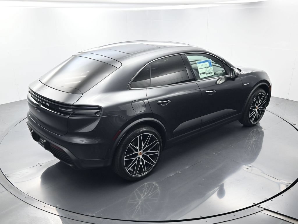 Used 2026 Porsche Macan Electric RWD image 37