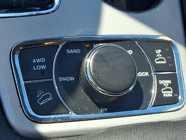 Used 2019 Jeep Grand Cherokee Summit AWD/4WD image 26