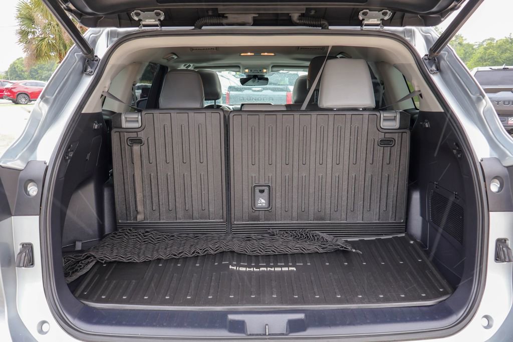 Used 2021 Toyota Highlander XLE FWD image 29
