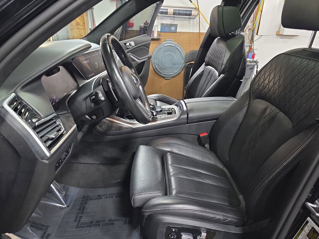 Used 2022 BMW X7 M50i w/ Dynamic Handling Package image 15